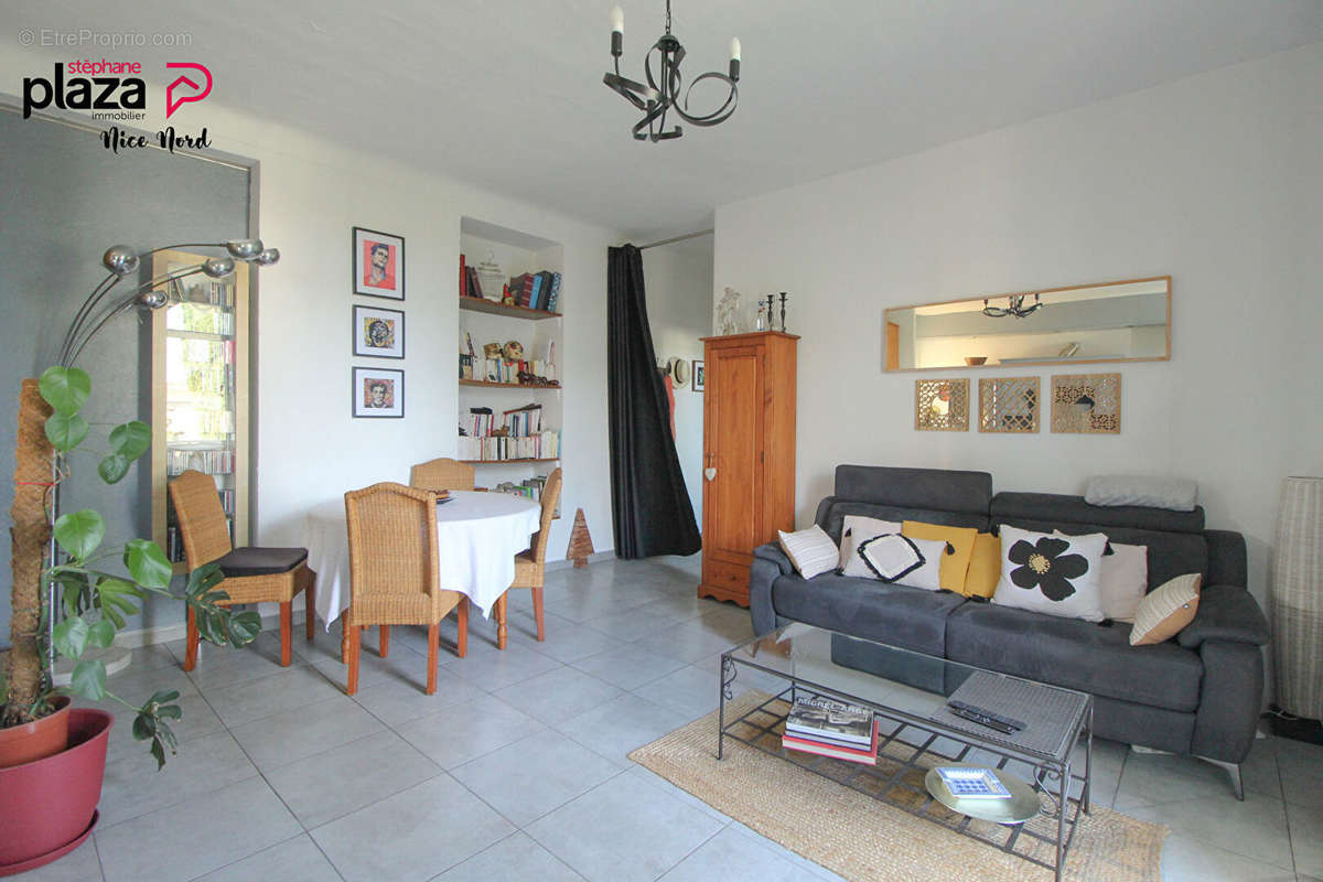 Appartement à SAINT-LAURENT-DU-VAR