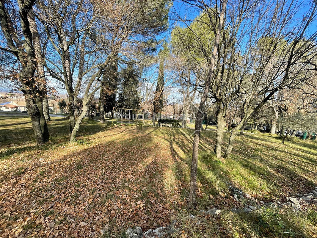 Terrain à SAINTE-ANASTASIE