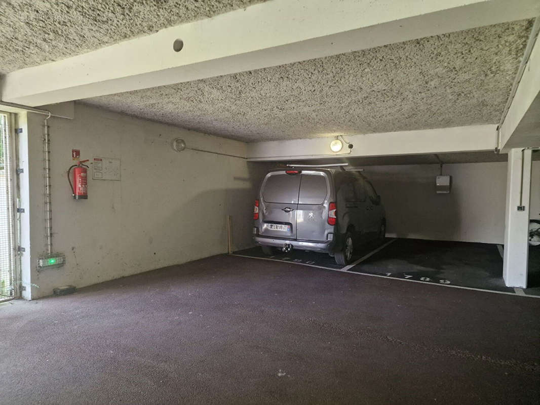 Parking à BORDEAUX