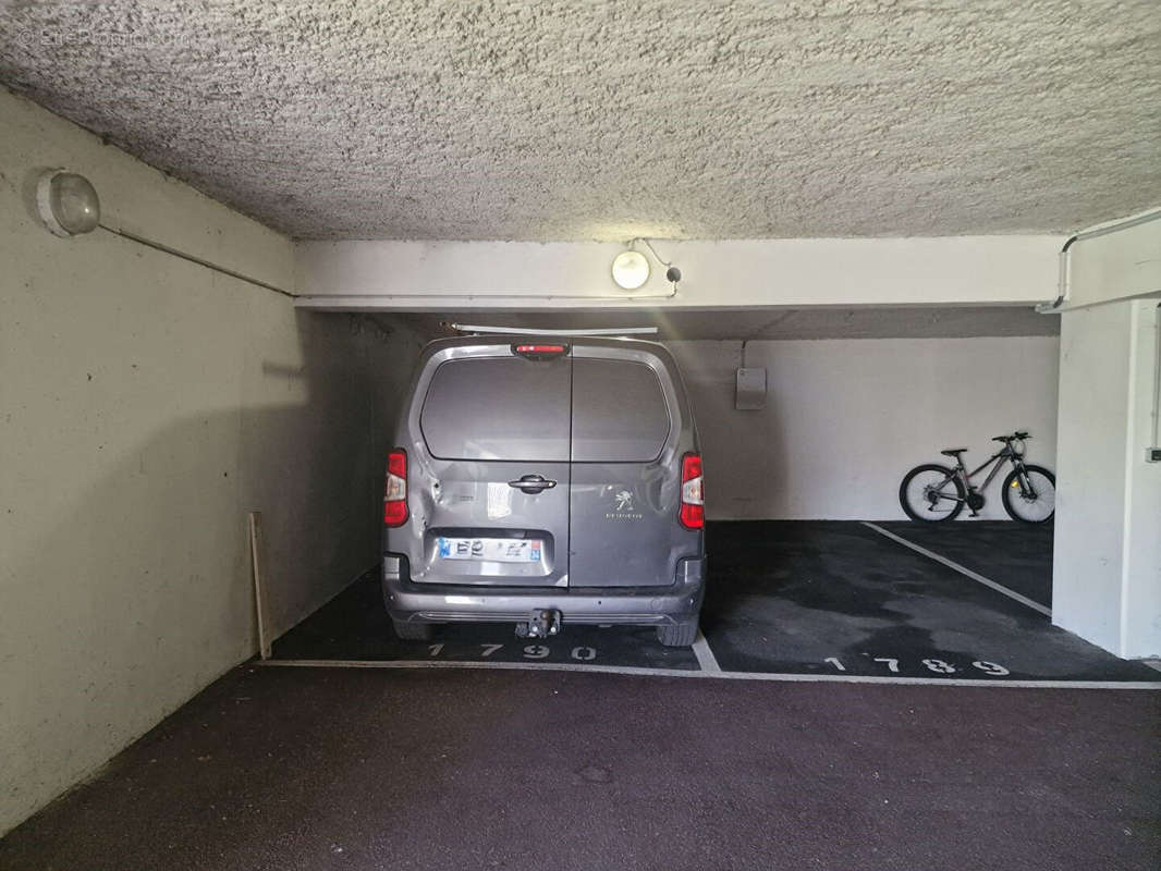 Parking à BORDEAUX