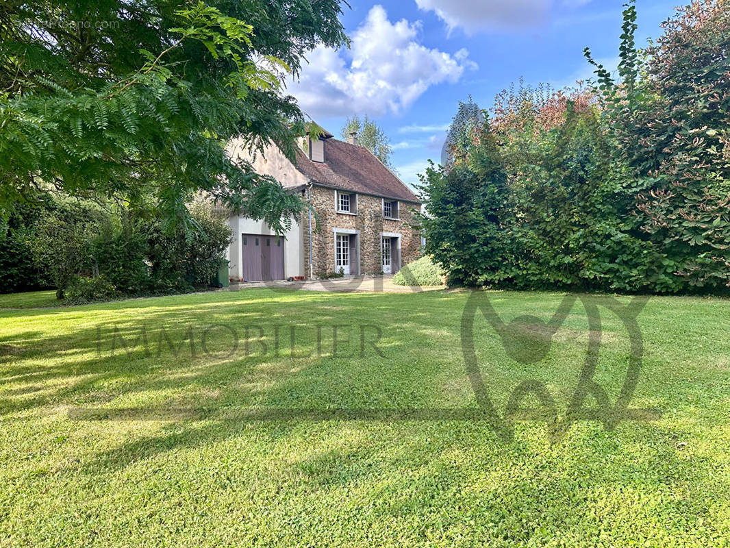 Maison à CRECY-LA-CHAPELLE