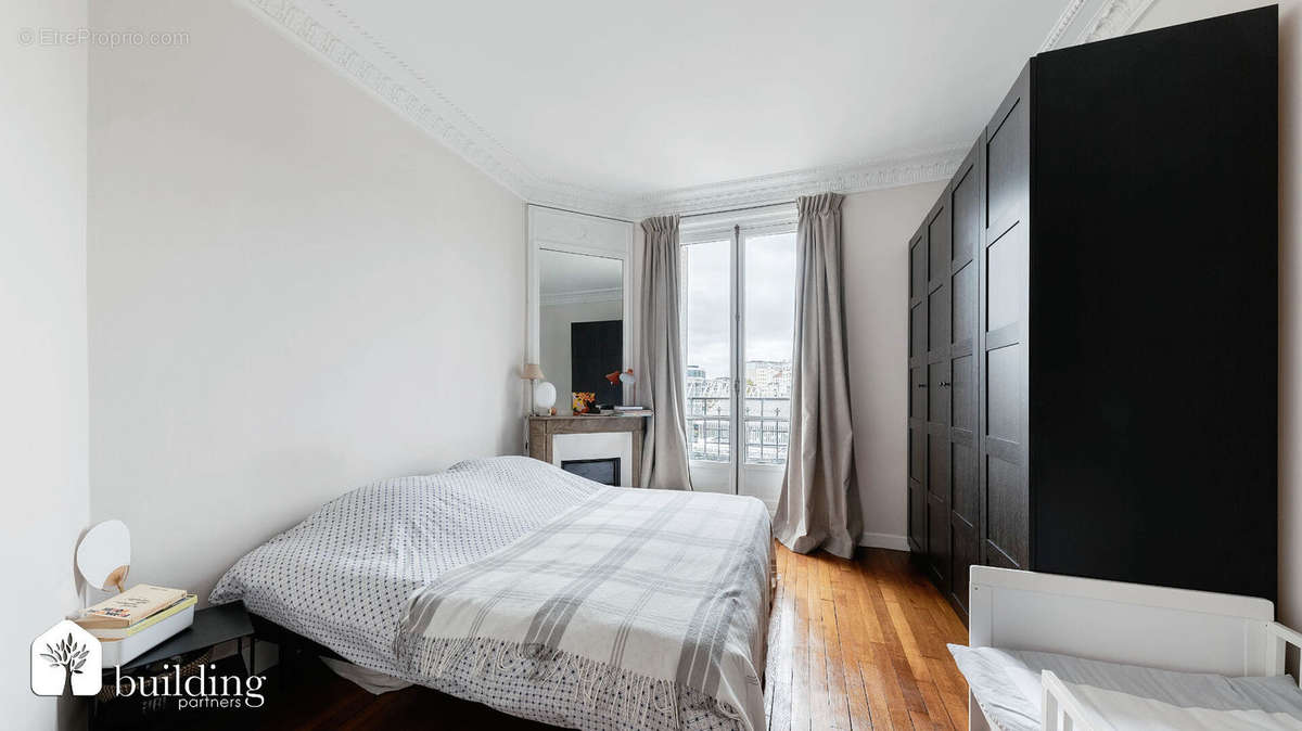 Appartement à COURBEVOIE