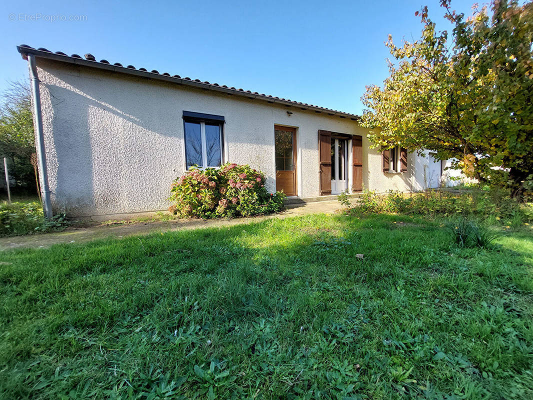 Maison à LENCLOITRE