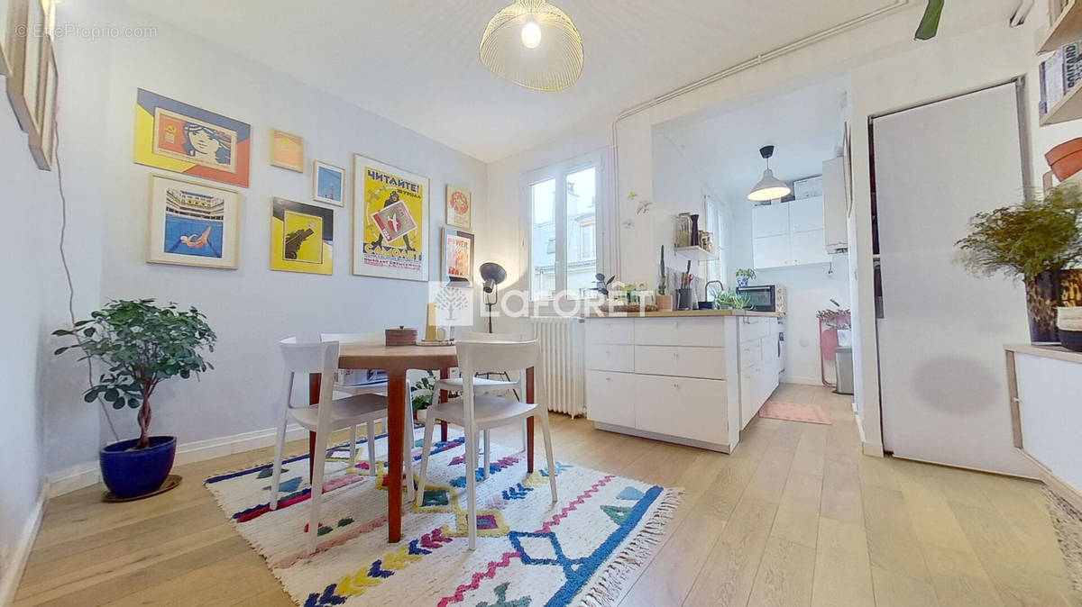 Appartement à PARIS-17E