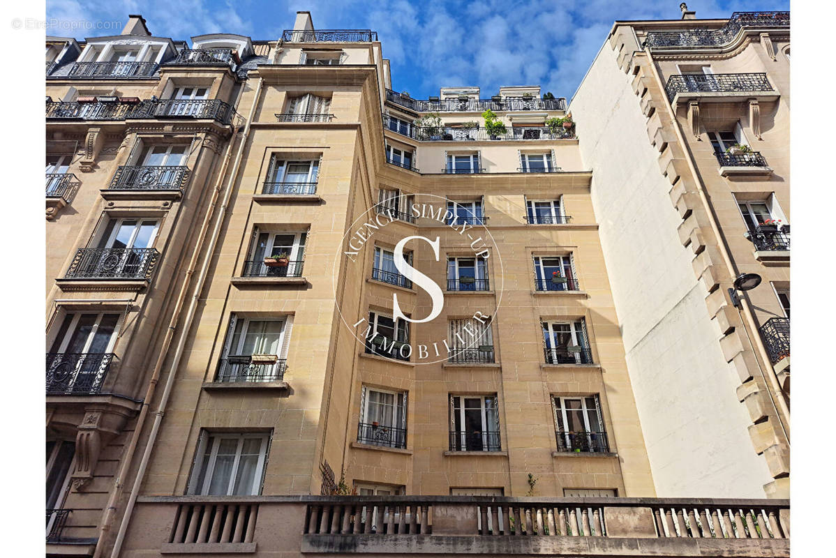 Appartement à PARIS-18E