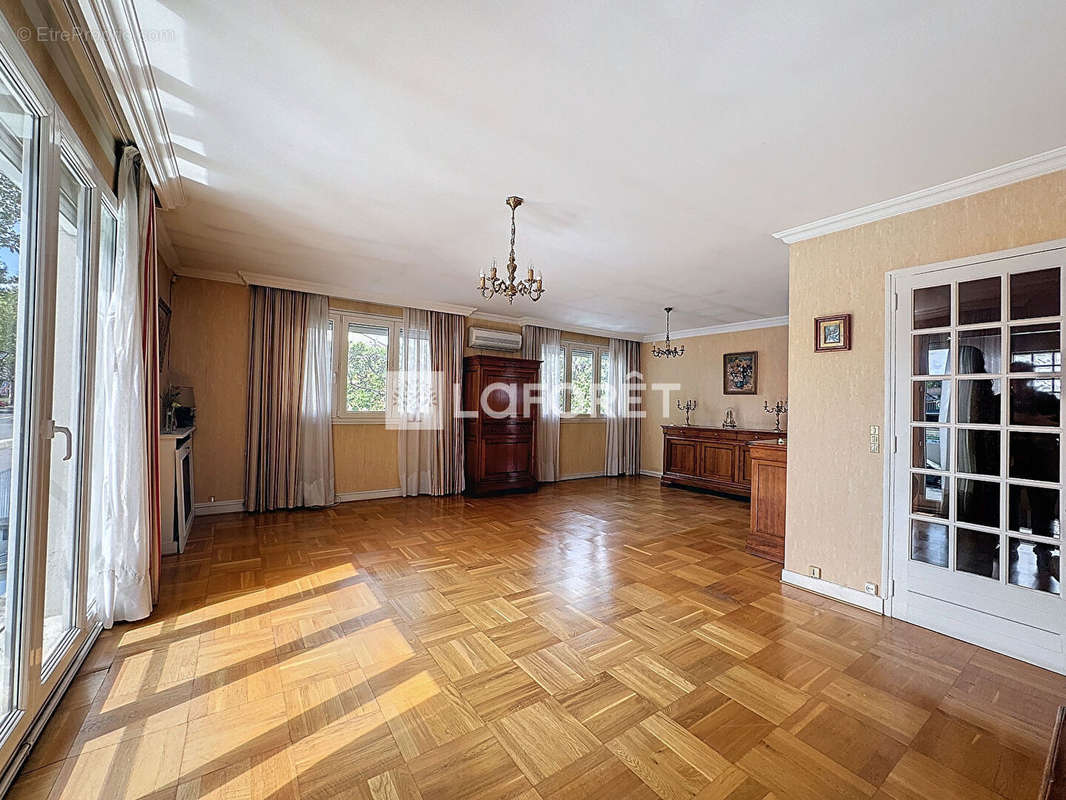 Appartement à BONNEUIL-SUR-MARNE