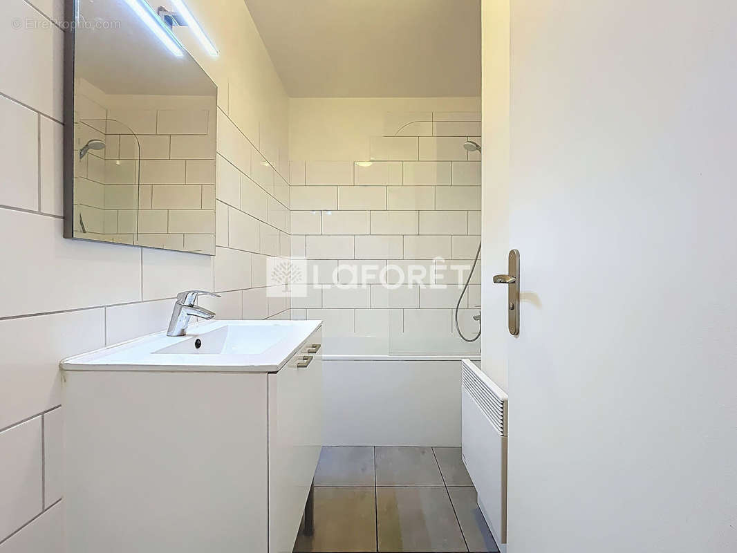 Appartement à COURBEVOIE