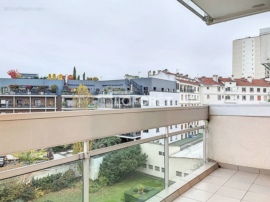 Appartement à COURBEVOIE