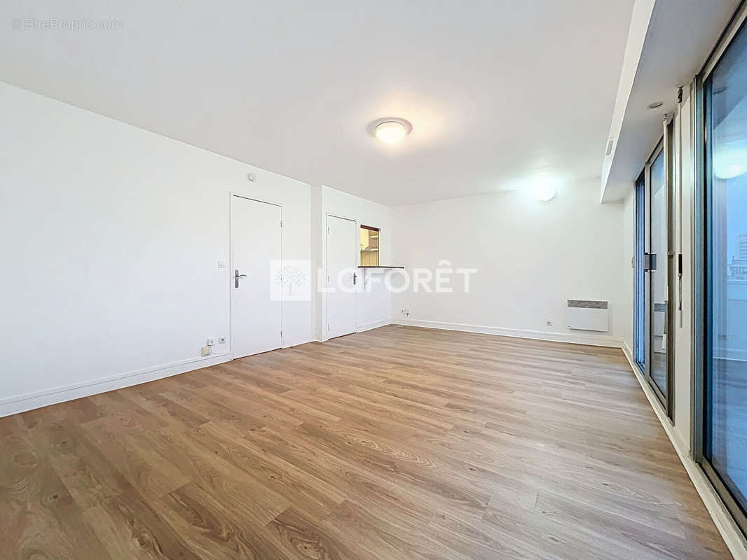 Appartement à COURBEVOIE