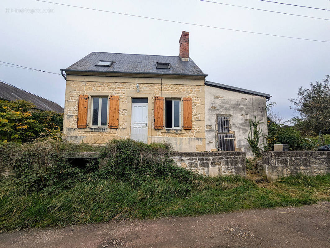 Maison à URZY