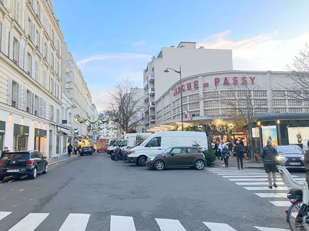 Commerce à PARIS-16E