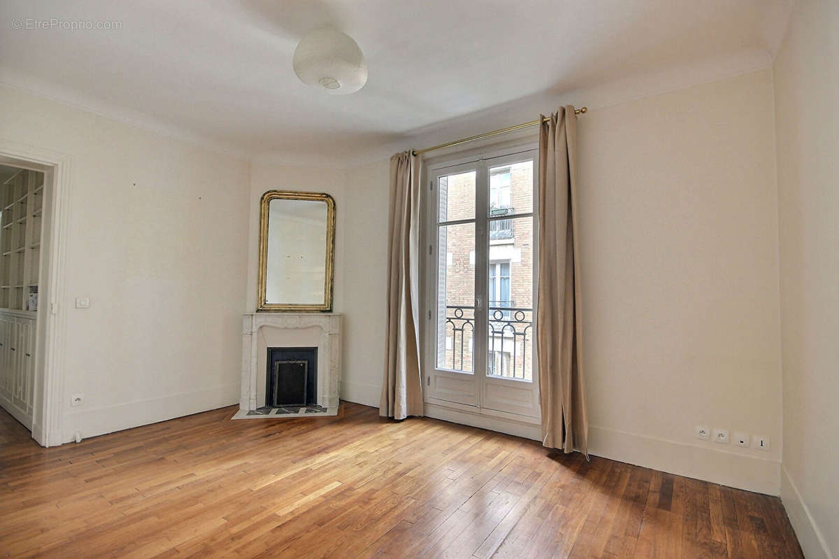 Appartement à PARIS-7E