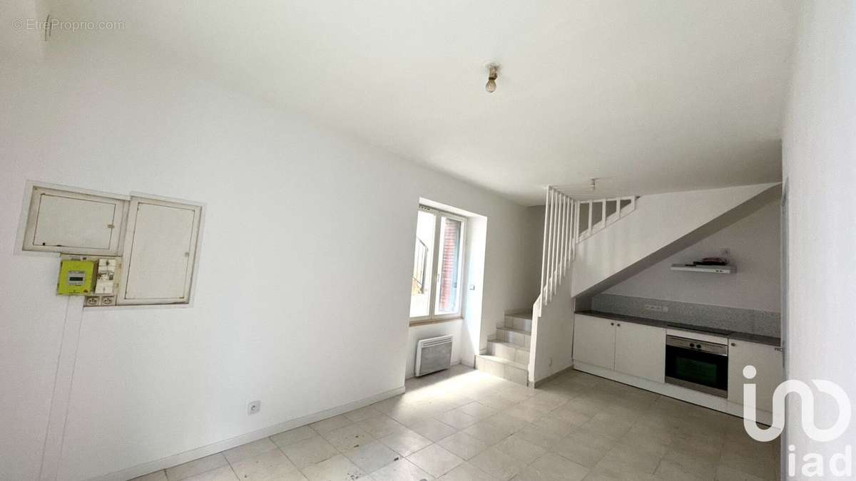 Photo 2 - Appartement à SAINT-JULIEN-DE-PEYROLAS