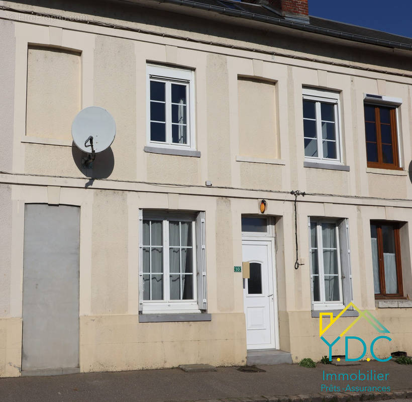 Façade  - RUE  - Maison à HERICOURT-EN-CAUX