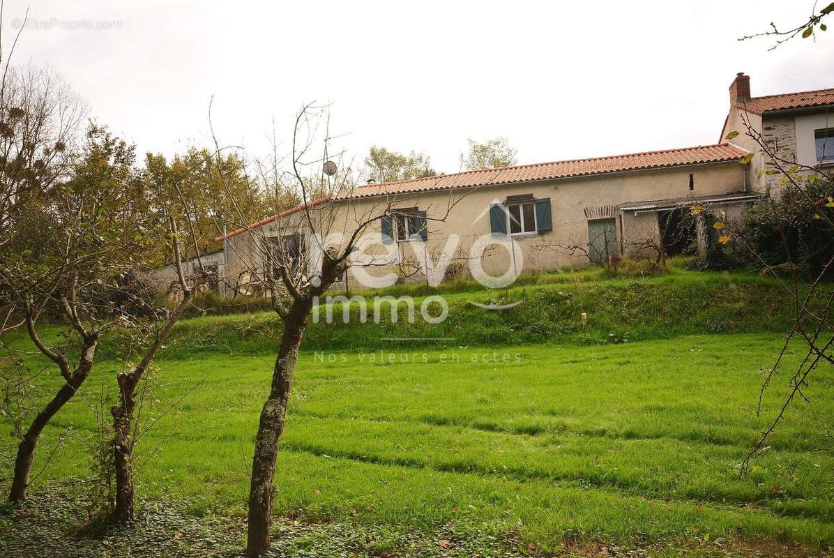 Maison à LA CHAPELLE-BASSE-MER