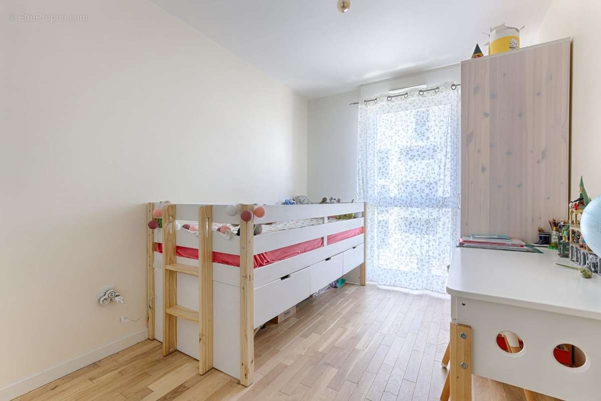 Appartement à COURBEVOIE