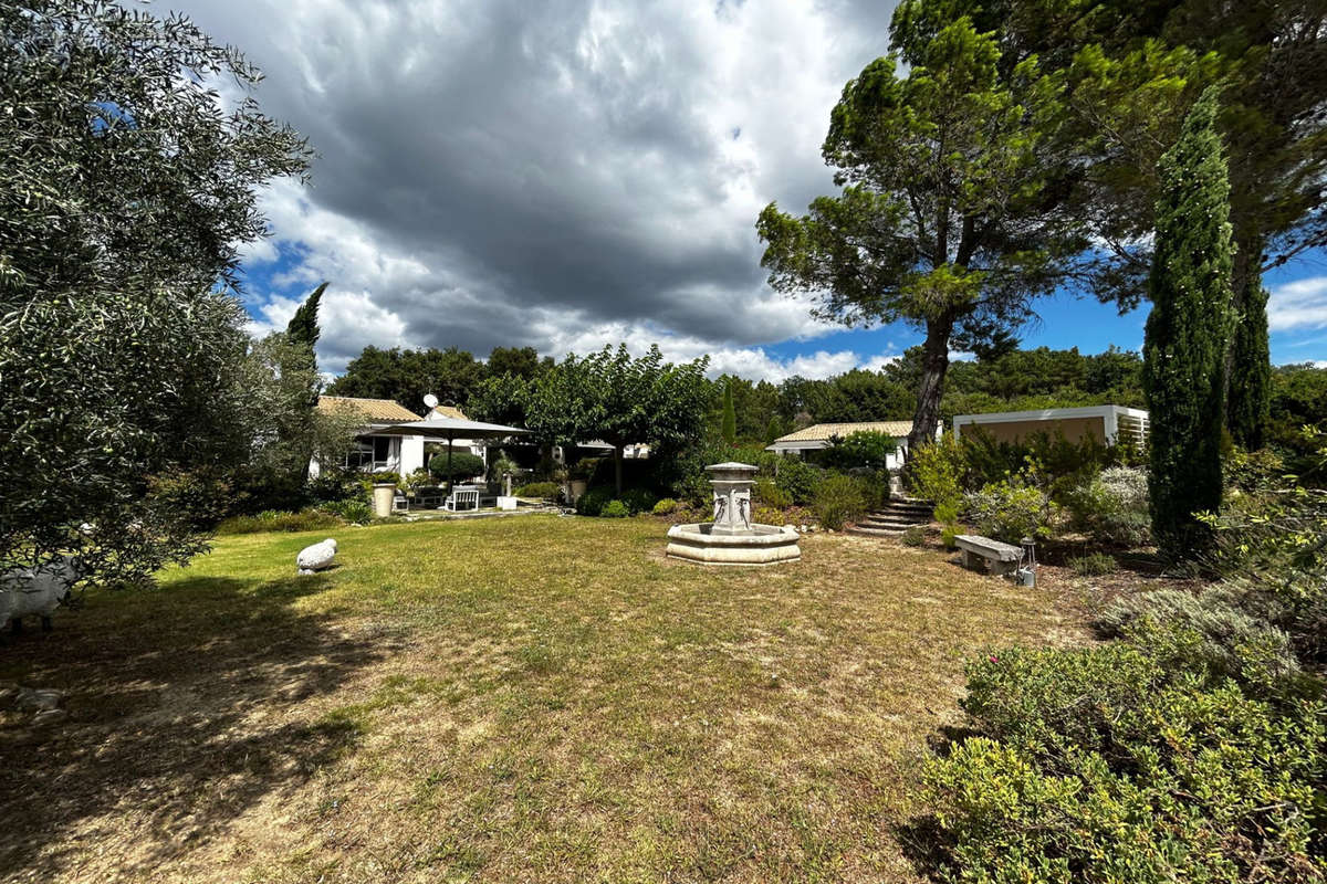 Maison à SAINT-QUENTIN-LA-POTERIE