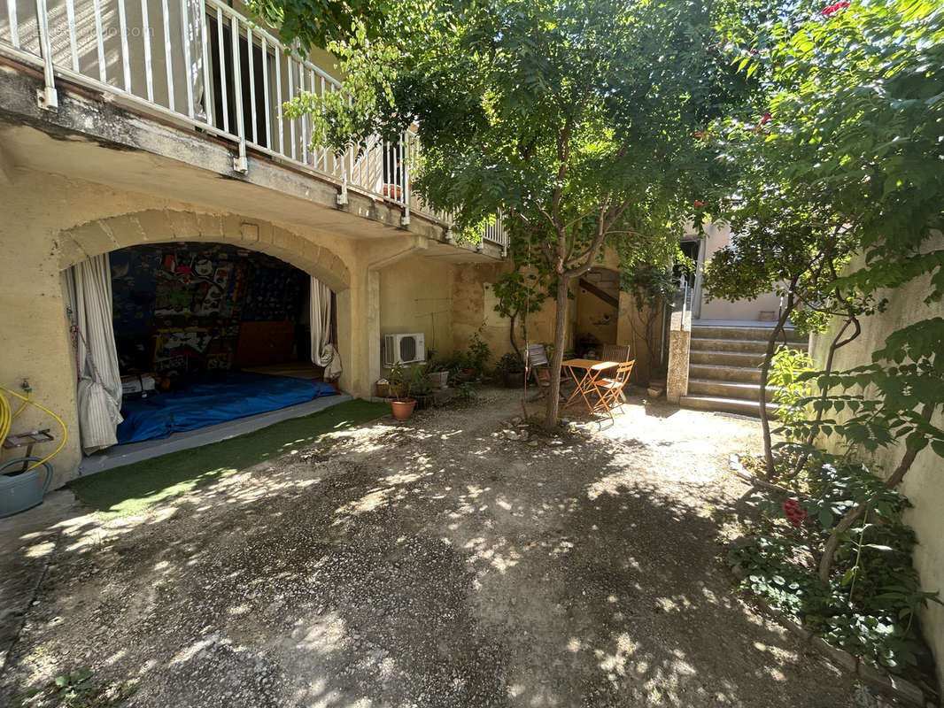 Maison à SAINT-QUENTIN-LA-POTERIE