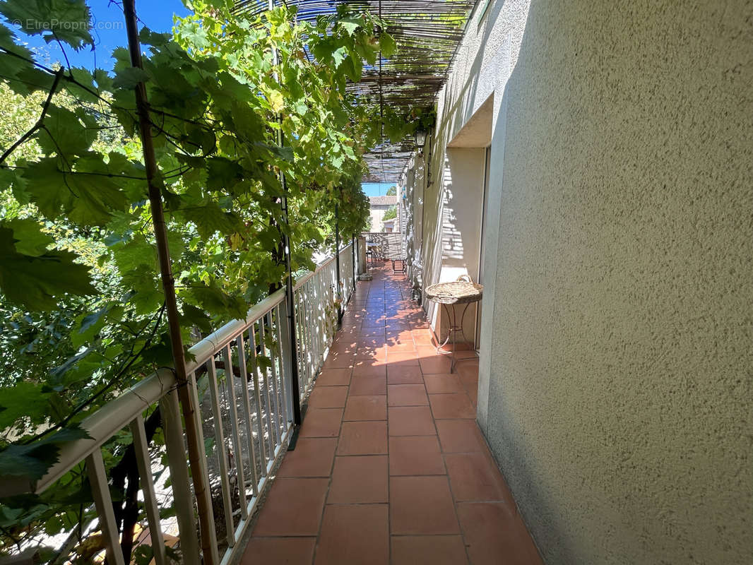 Maison à SAINT-QUENTIN-LA-POTERIE