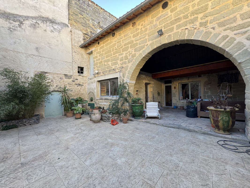 Maison à SAINT-QUENTIN-LA-POTERIE