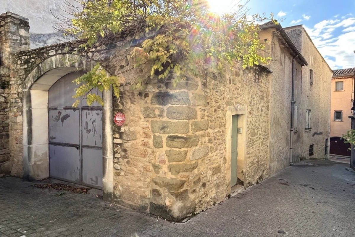 Maison à SAINT-QUENTIN-LA-POTERIE