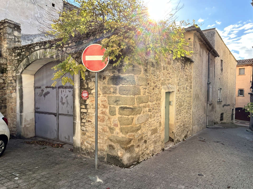 Maison à SAINT-QUENTIN-LA-POTERIE