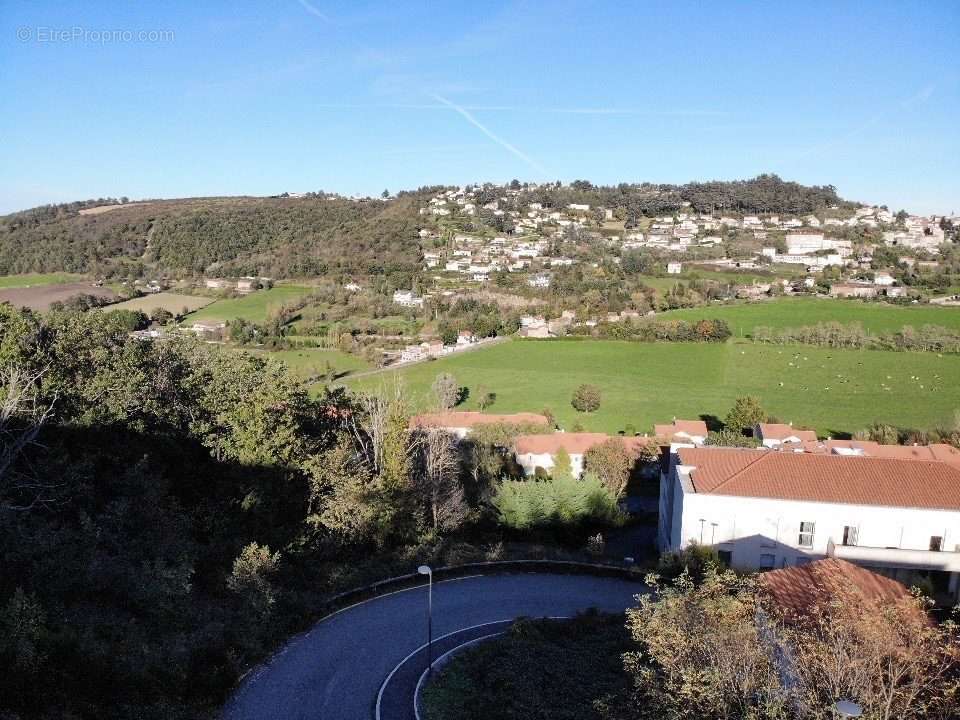 Terrain à SAINT-GENEST-LERPT