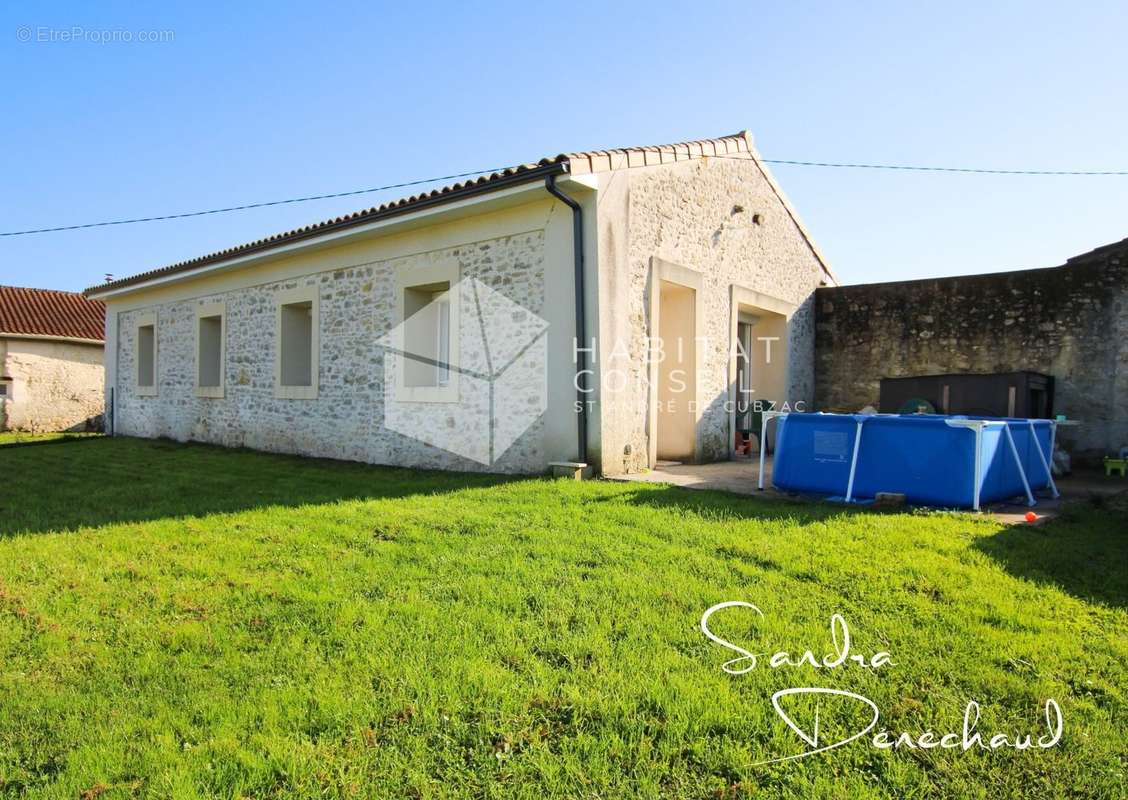 Maison à SAINT-CHRISTOLY-DE-BLAYE