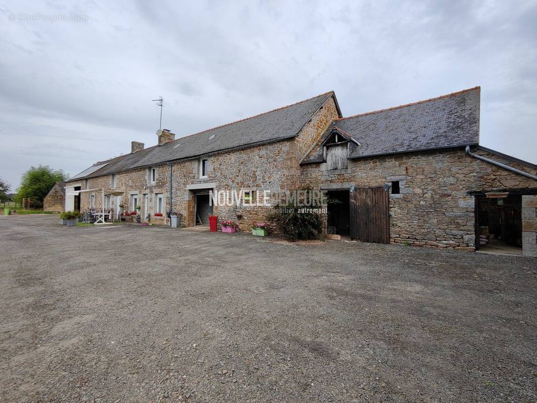 Maison à MONTOURS