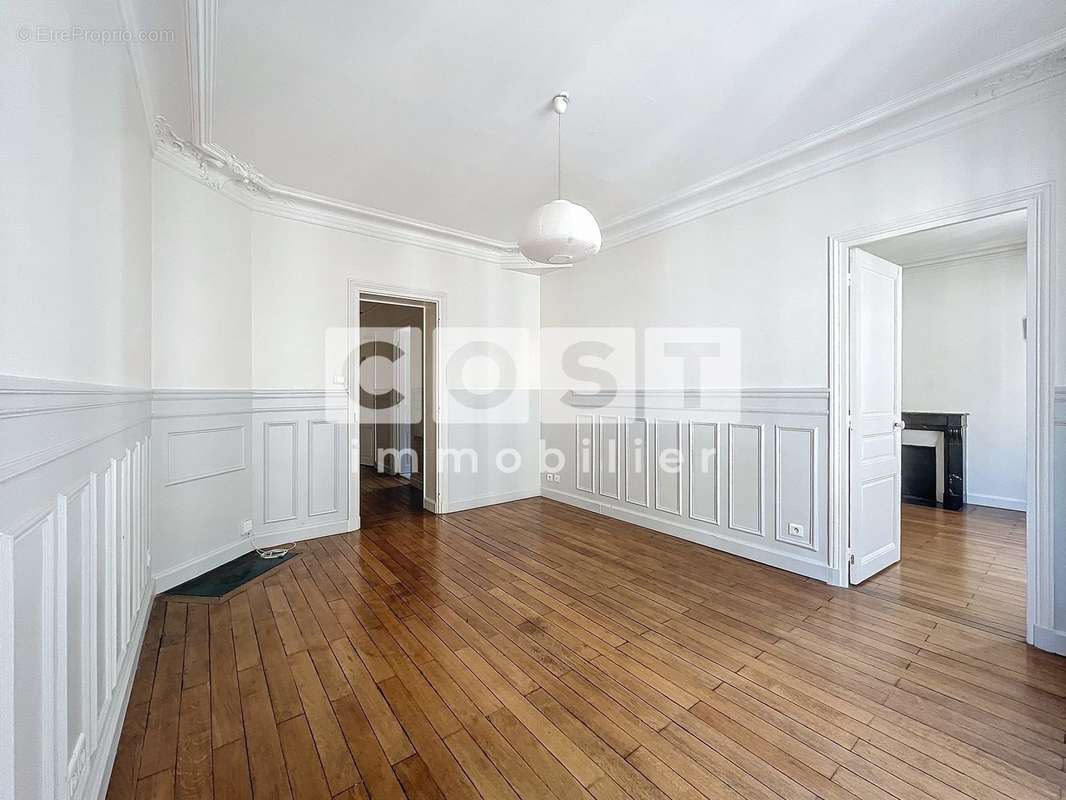 Appartement à PARIS-17E