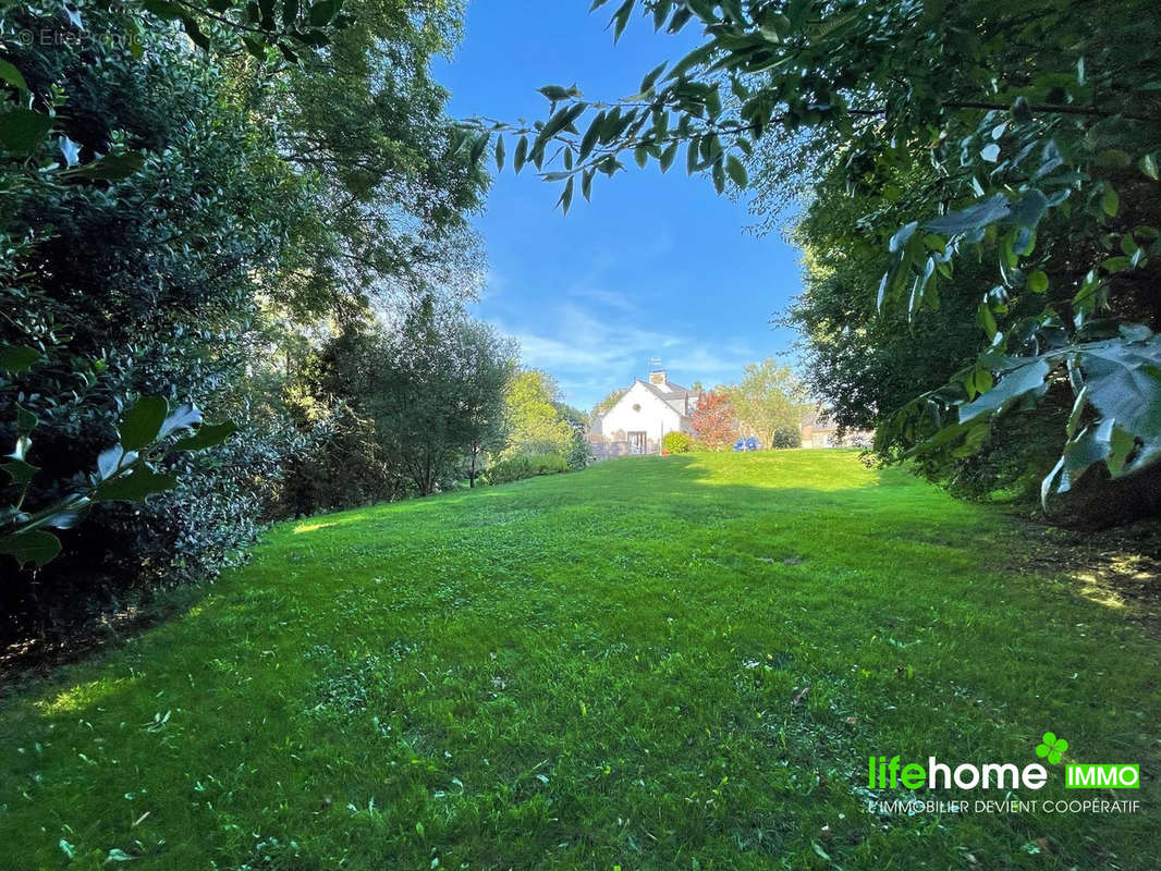 Un domaine sur un terrain d&#039;une surface de 1 720 m² - Maison à DINAN