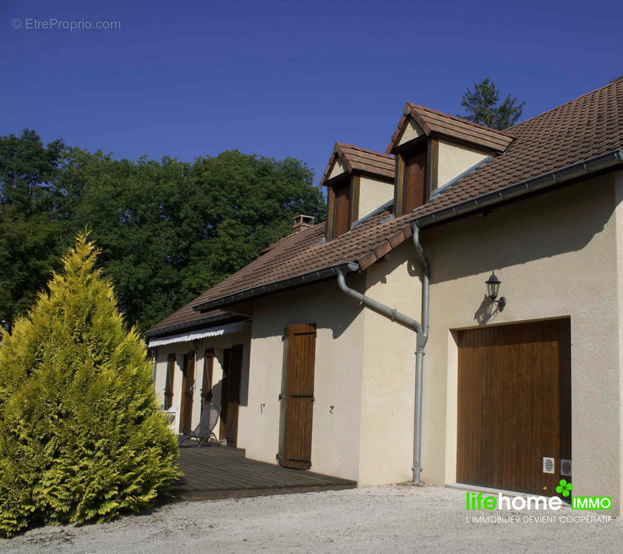 Maison à CHAMPAGNE-SUR-VINGEANNE