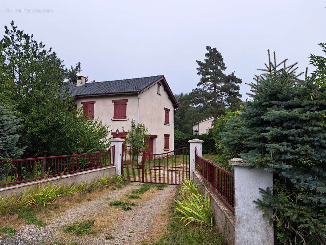 Maison à LE CHAMBON-SUR-LIGNON