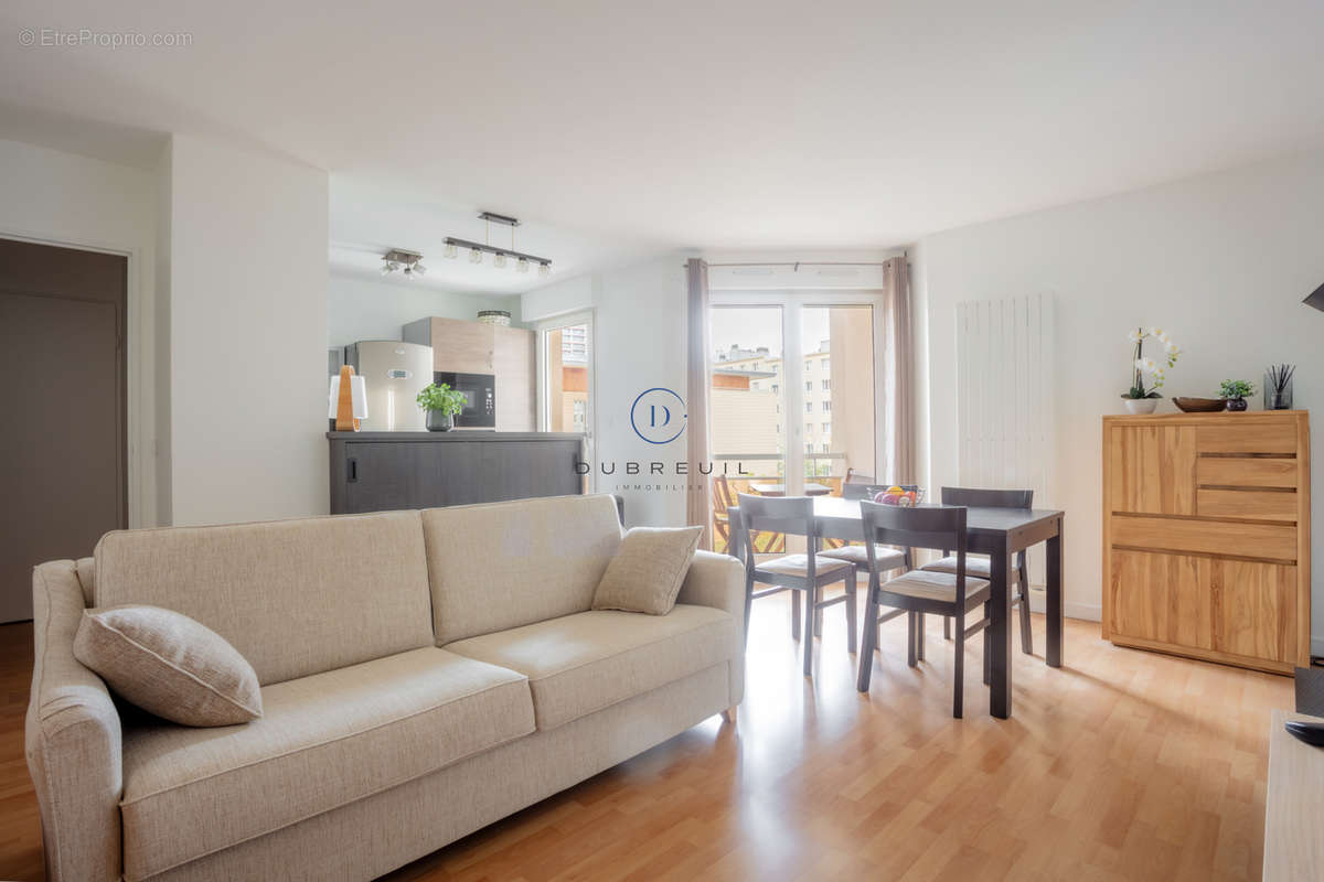 Appartement à COURBEVOIE