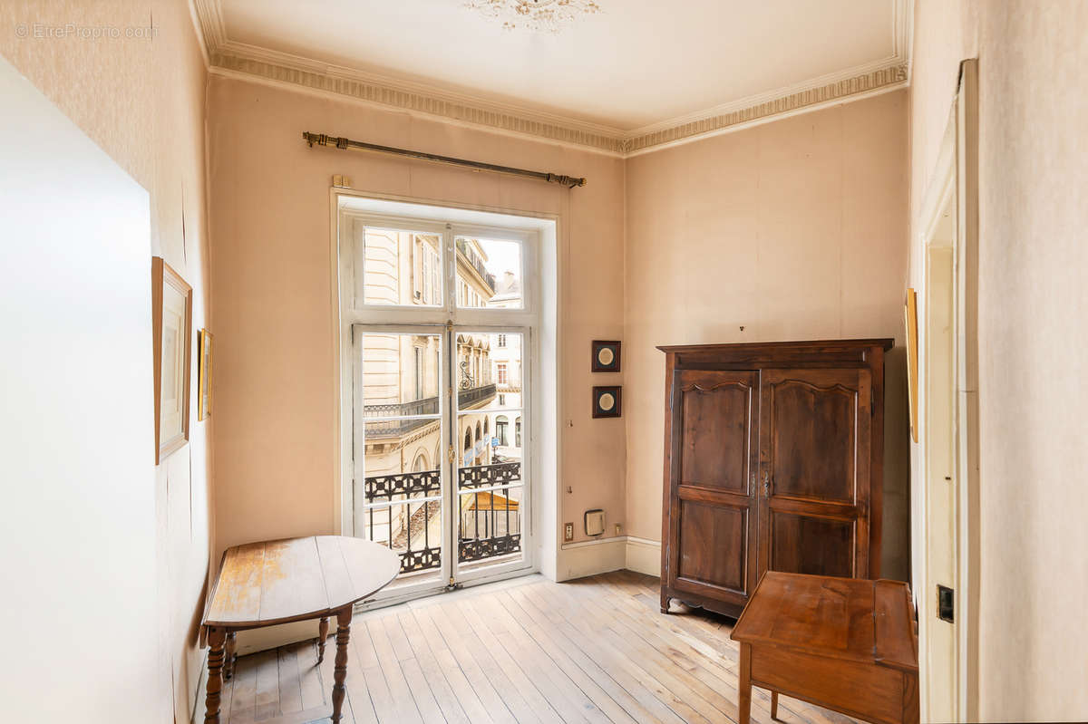 Appartement à PARIS-10E