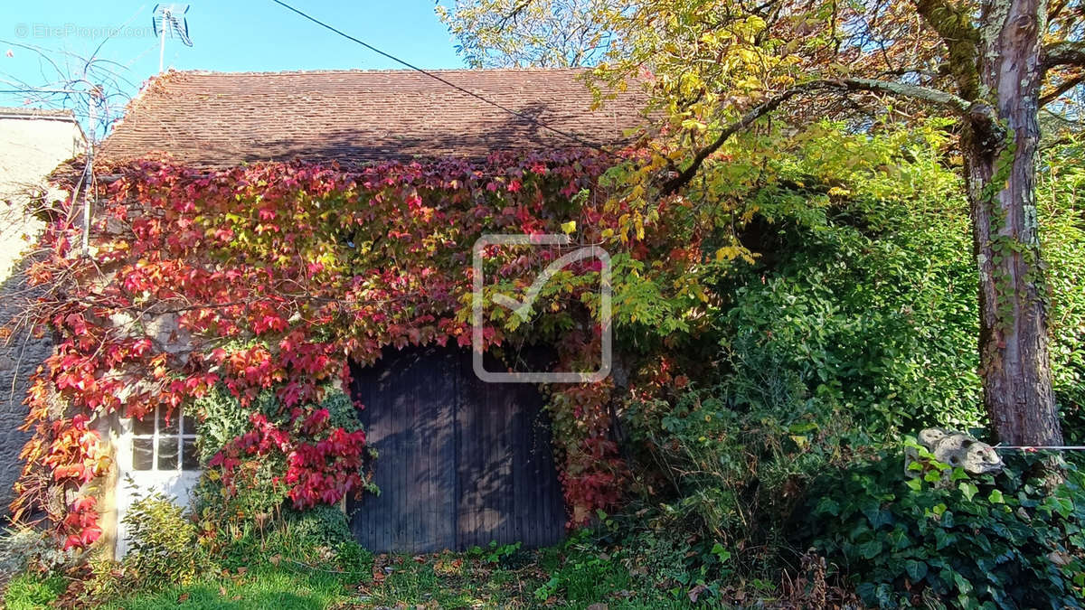 Maison à COULAURES