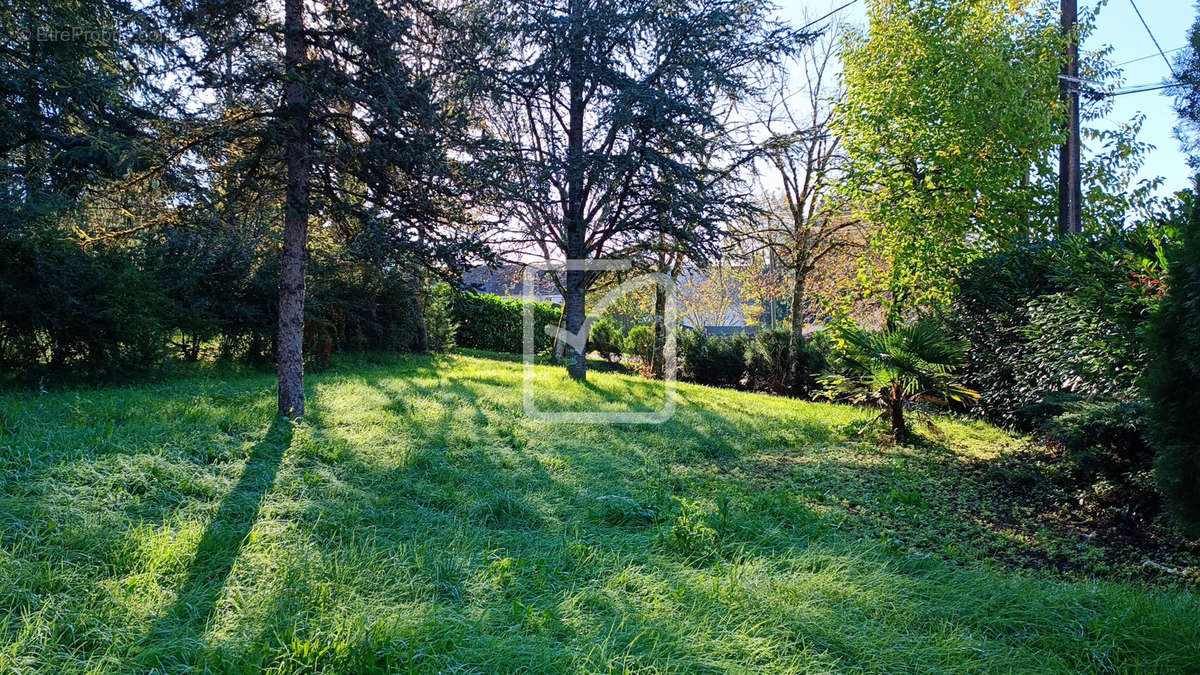 Maison à COULAURES