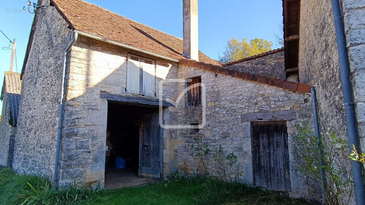 Maison à COULAURES