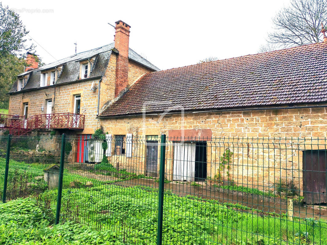 Maison à LES QUATRE-ROUTES-DU-LOT