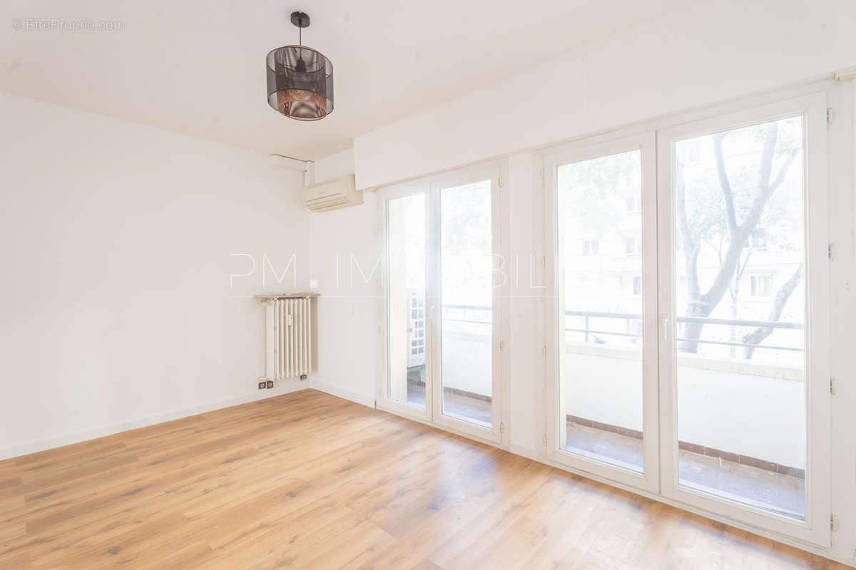 Appartement à MARSEILLE-5E