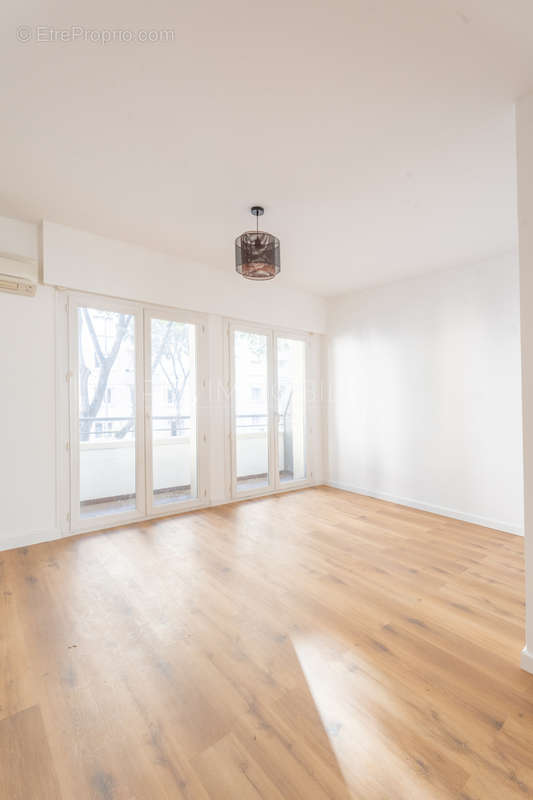 Appartement à MARSEILLE-5E