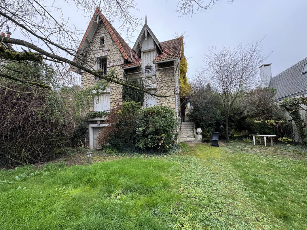 Maison à SAINT-MAUR-DES-FOSSES