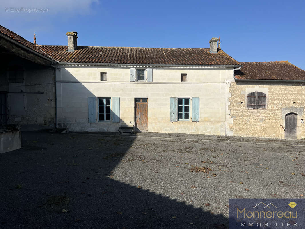 Maison à TOUZAC