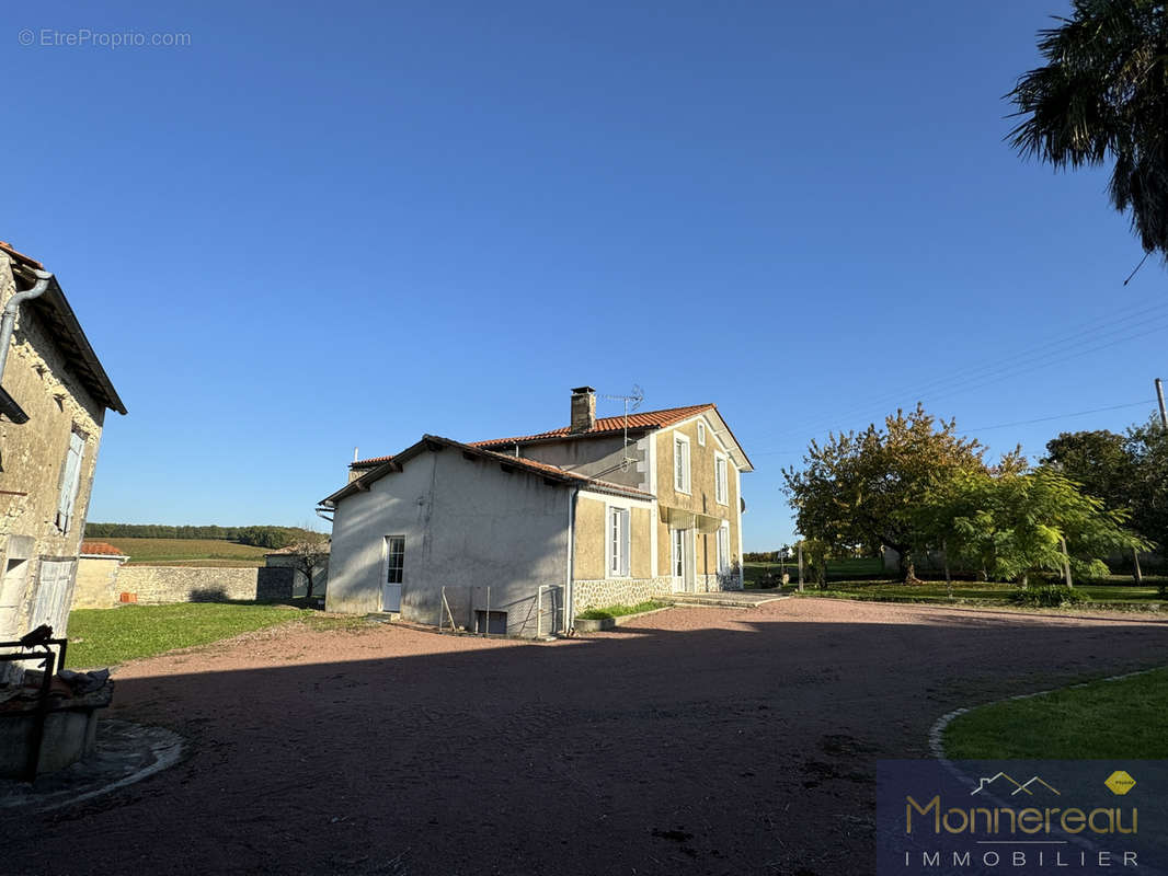 Maison à TOUZAC