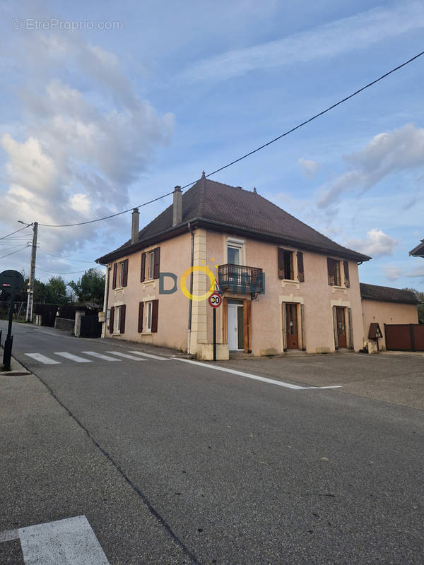 Maison à LA BATIE-MONTGASCON