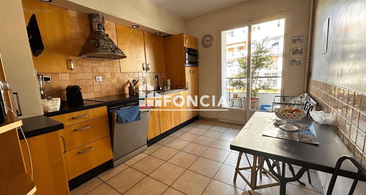 Appartement à MARSEILLE-4E