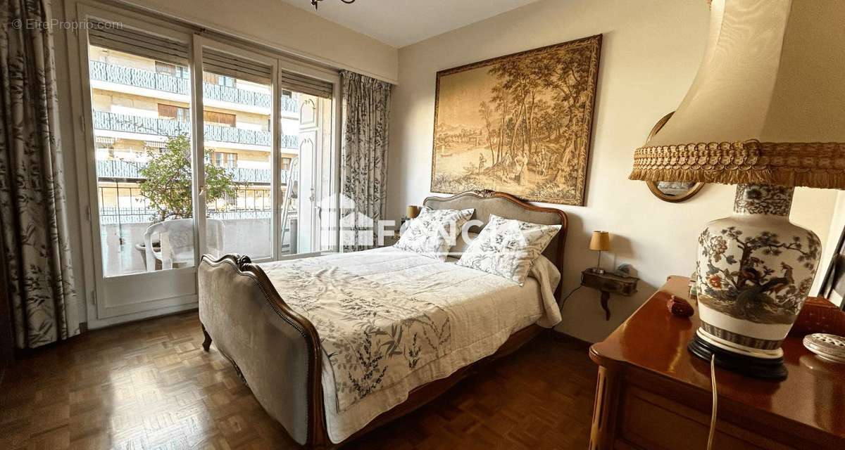 Appartement à MARSEILLE-4E