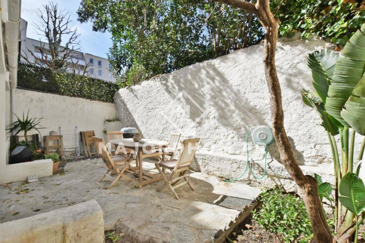 Appartement à MARSEILLE-4E