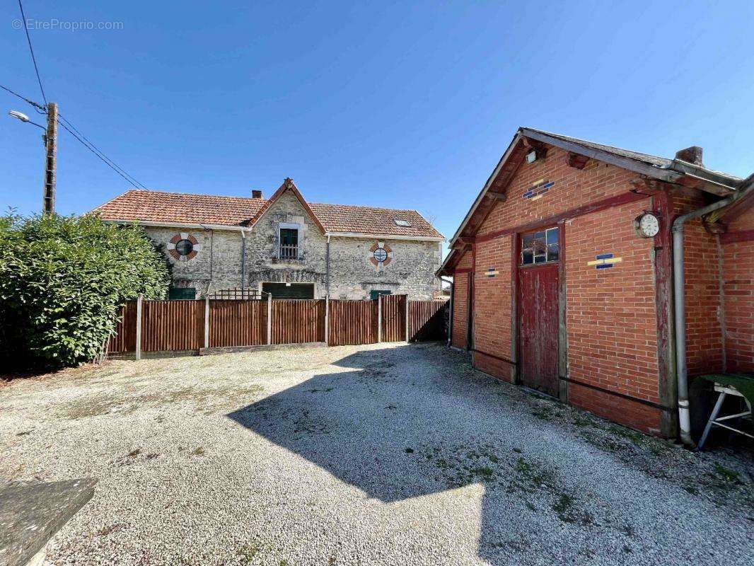 Maison à CHARROUX