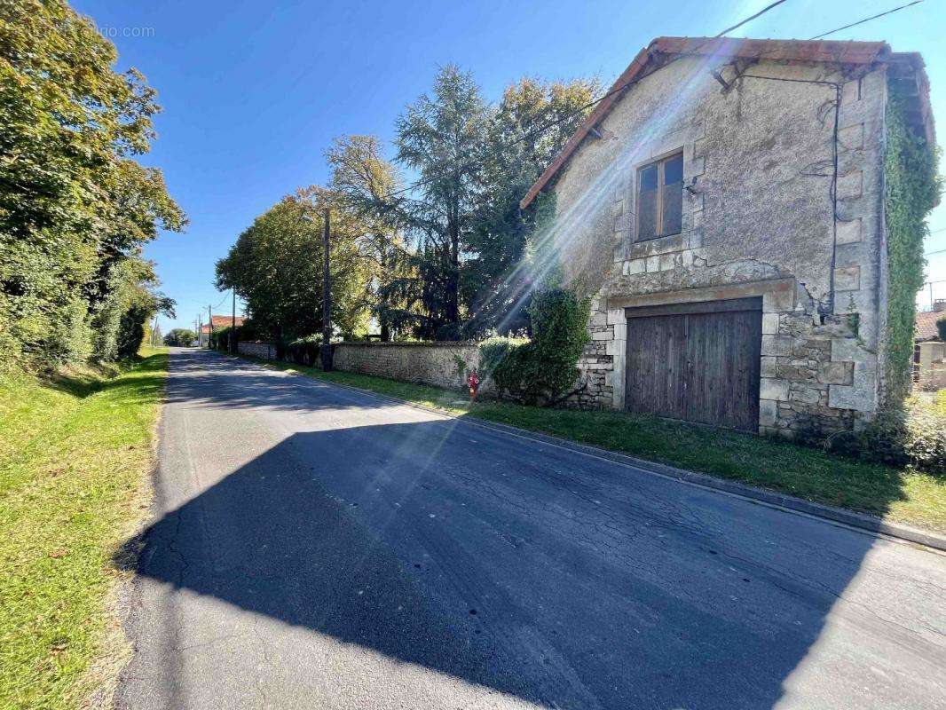 Maison à CHARROUX